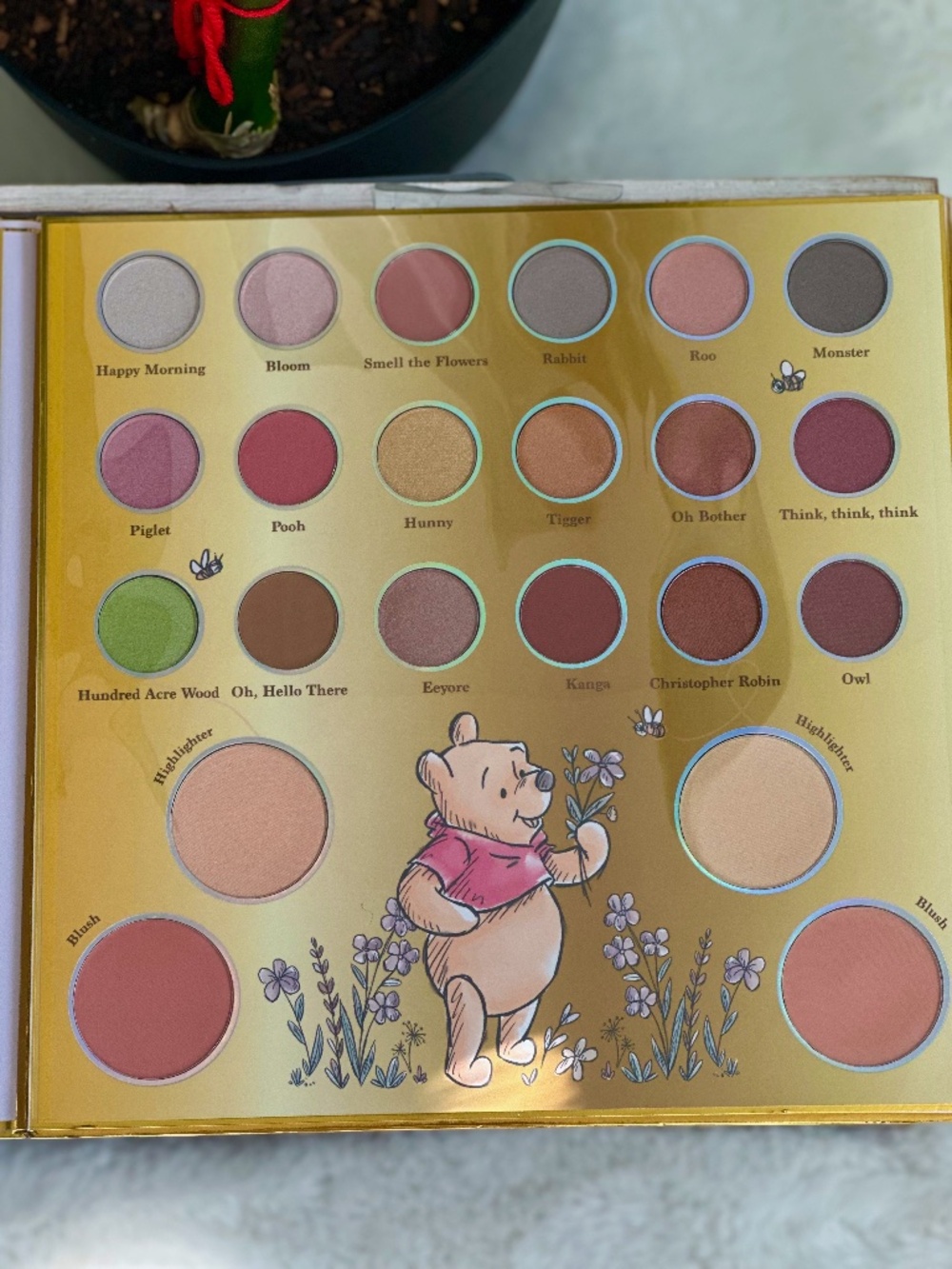 Disney Winnie the Pooh Face & Eyeshadow Palette - Picture 6 of 13